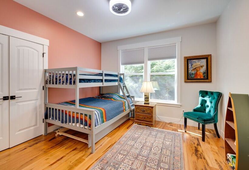 Modern Arch Cape Home: Ocean View, Steps To Beach!