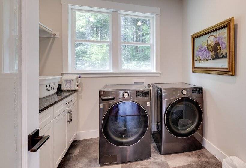 Modern Arch Cape Home: Ocean View, Steps To Beach!