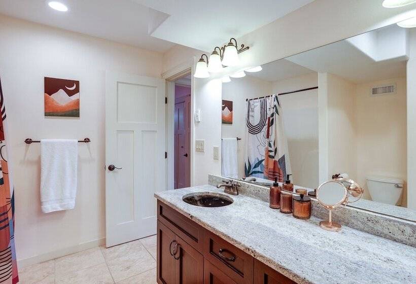 Modern Bellingham Retreat Near Galbraith Mountain!