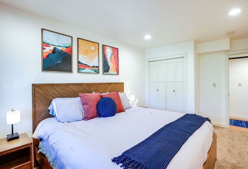 Modern Bellingham Retreat Near Galbraith Mountain!