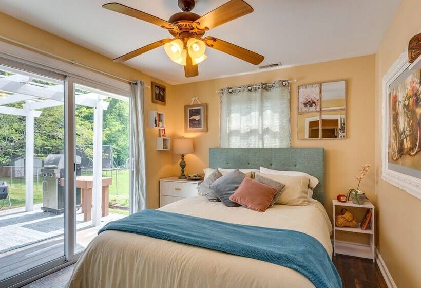 Modern Belmont Home ~ 2 Mi To Historic Downtown!