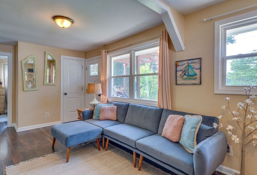 Modern Belmont Home ~ 2 Mi To Historic Downtown!