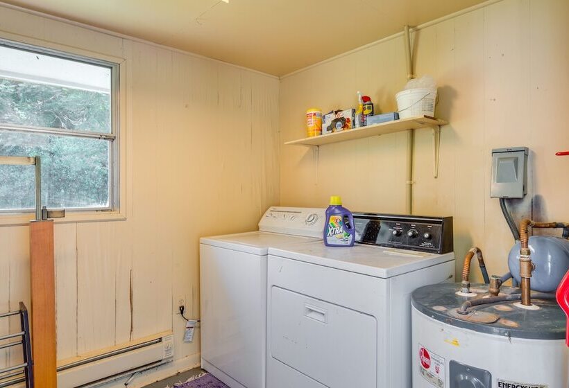 Modern Belmont Home ~ 2 Mi To Historic Downtown!