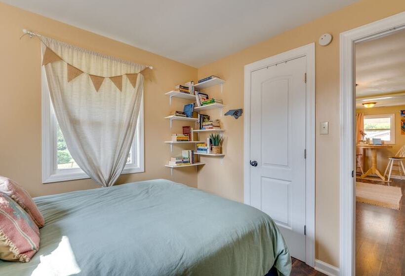 Modern Belmont Home ~ 2 Mi To Historic Downtown!