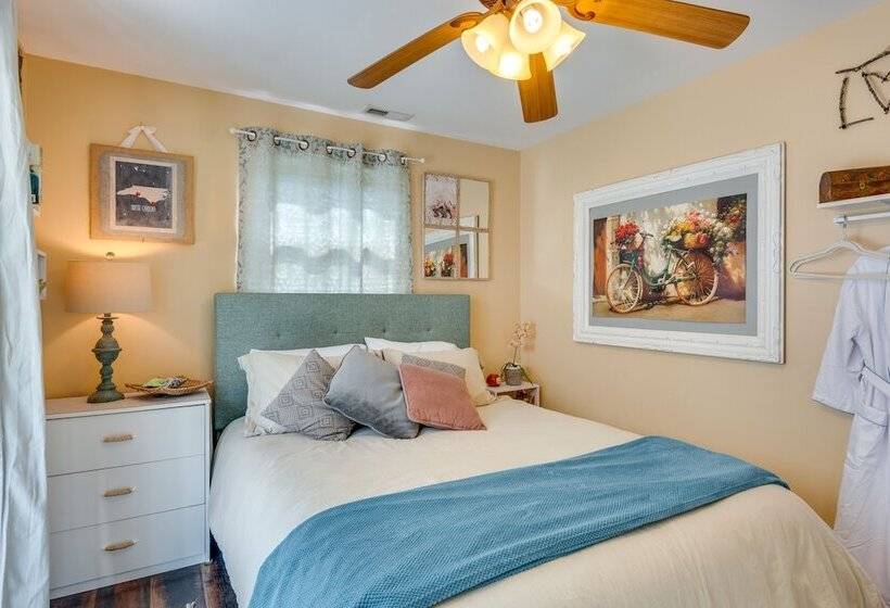 Modern Belmont Home ~ 2 Mi To Historic Downtown!