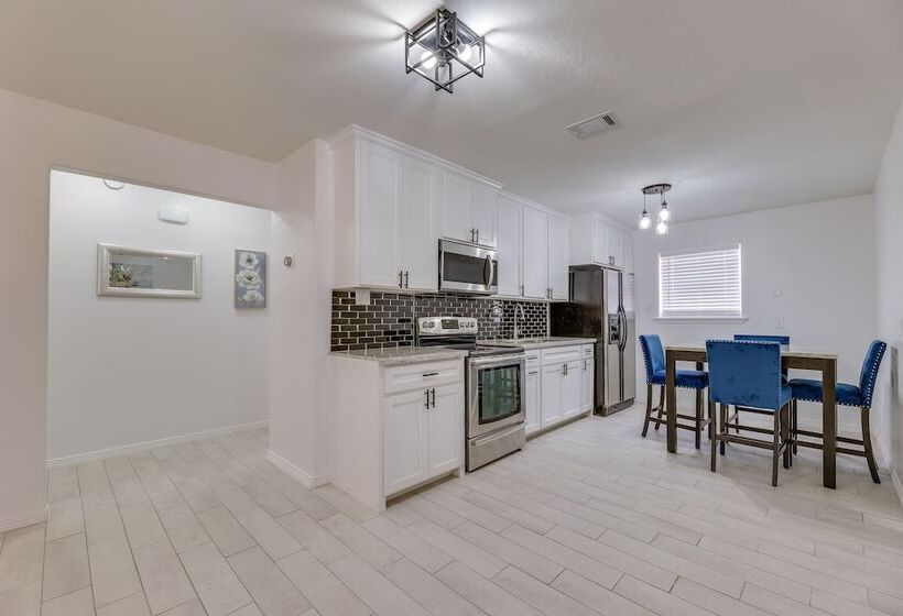 Modern Home In Edinburg: Half Mi Walk To Utrgv!