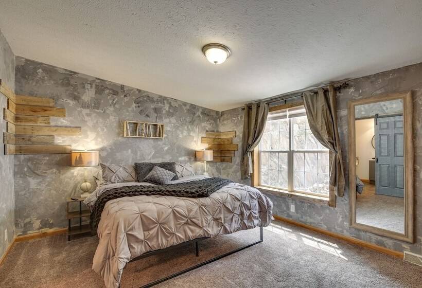 Modern Keystone Home: 4 Mi To Mount Rushmore!