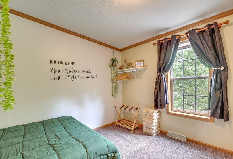 Modern Keystone Home: 4 Mi To Mount Rushmore!