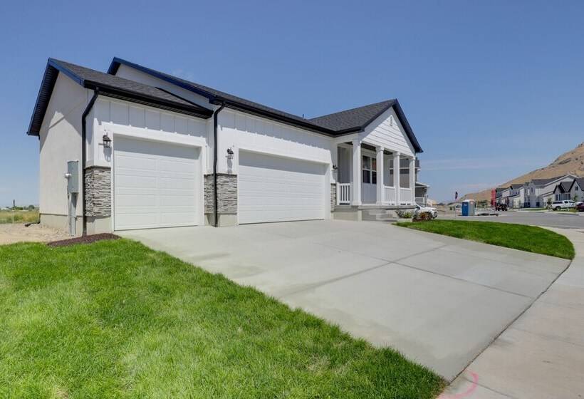 Modern Lake Point Home   1 Mi To Great Salt Lake!