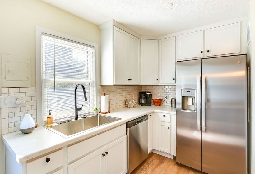 Modern Rapid City Home ~ 3 Mi To Dinosaur Park!