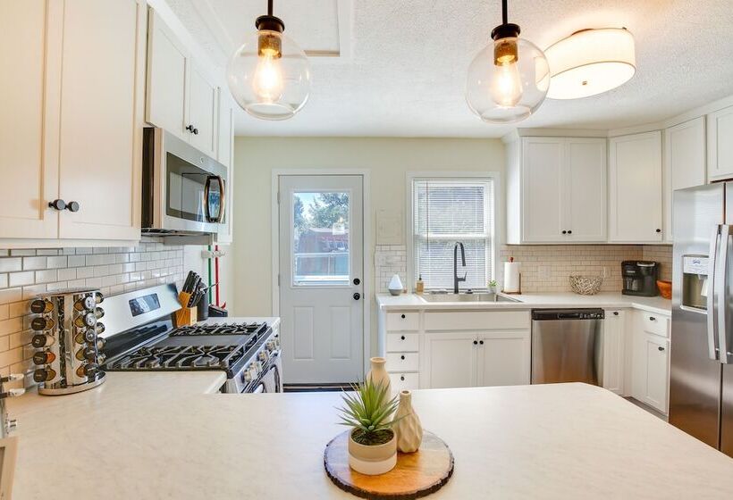 Modern Rapid City Home ~ 3 Mi To Dinosaur Park!