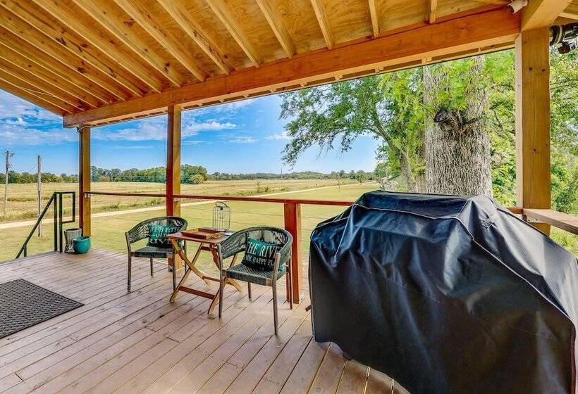 Modern, Riverfront Family House W/ Balcony & Grill