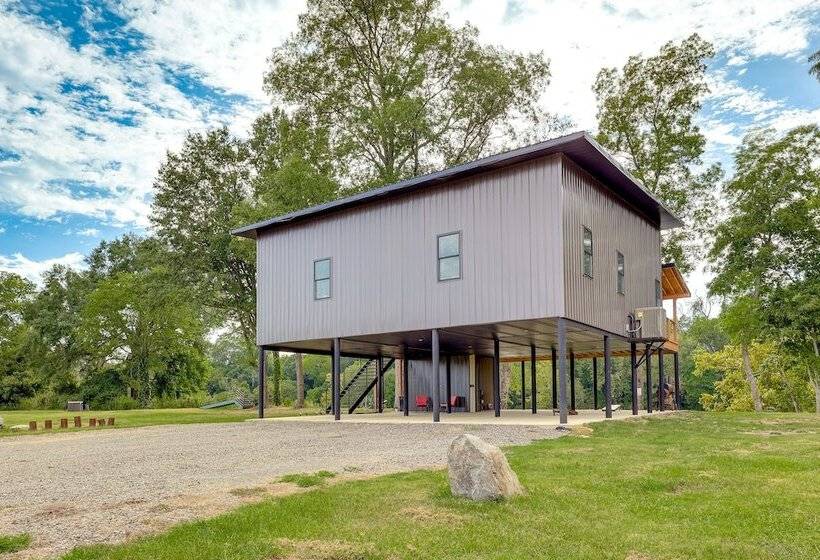 Modern, Riverfront Family House W/ Balcony & Grill