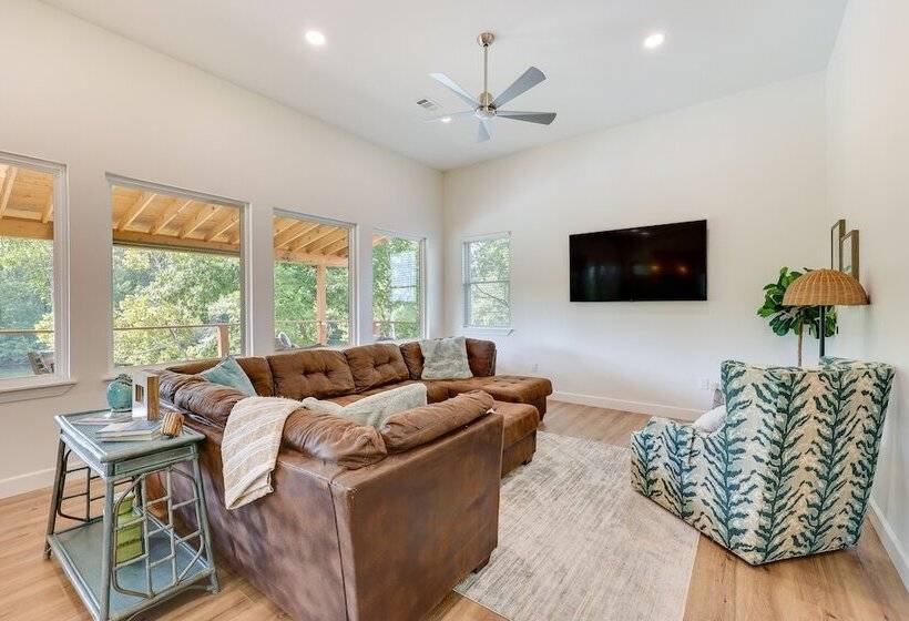 Modern, Riverfront Family House W/ Balcony & Grill