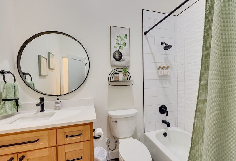 Modern, Riverfront Family House W/ Balcony & Grill