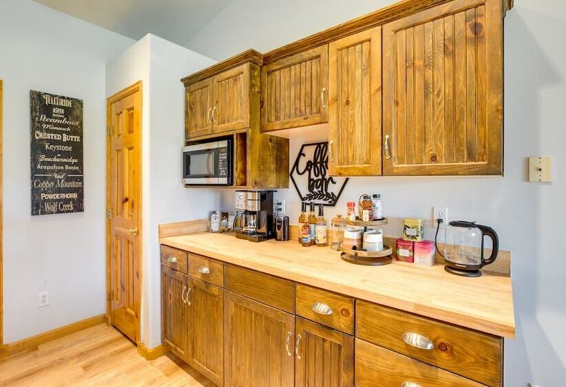 Montrose Retreat W/ Stunning Mountain Views!