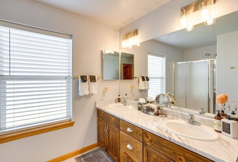 Montrose Retreat W/ Stunning Mountain Views!