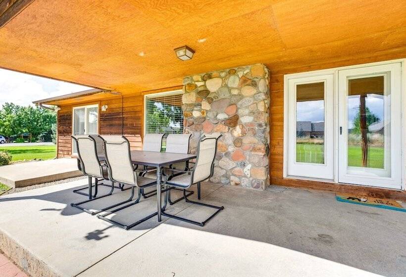 Montrose Retreat W/ Stunning Mountain Views!