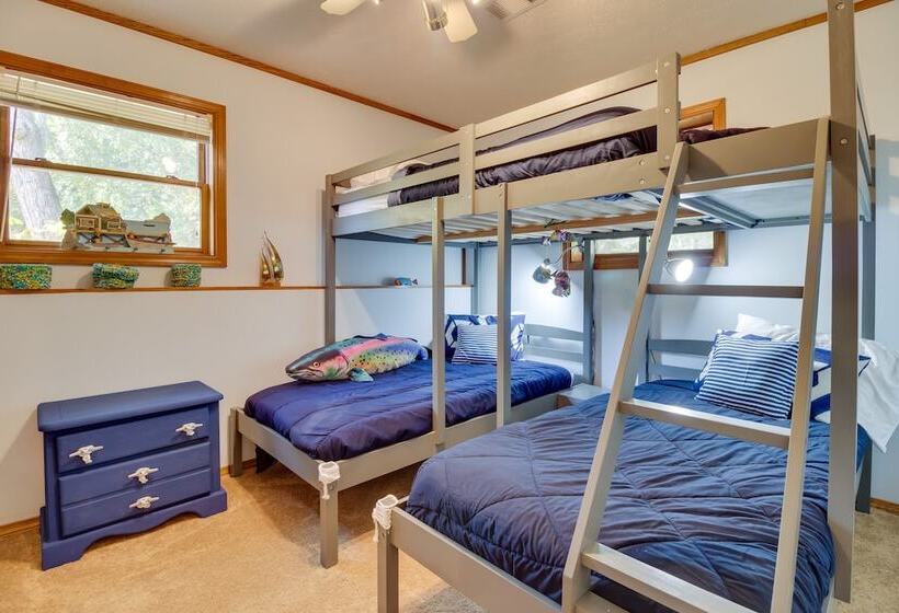 Mountain Home Retreat W/ Balcony & Lake Views!