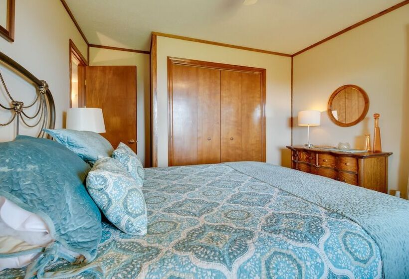 Mountain Home Retreat W/ Balcony & Lake Views!