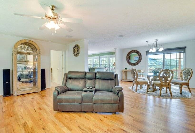 Hendersonville Retreat W/ Mtn Views & Deck!