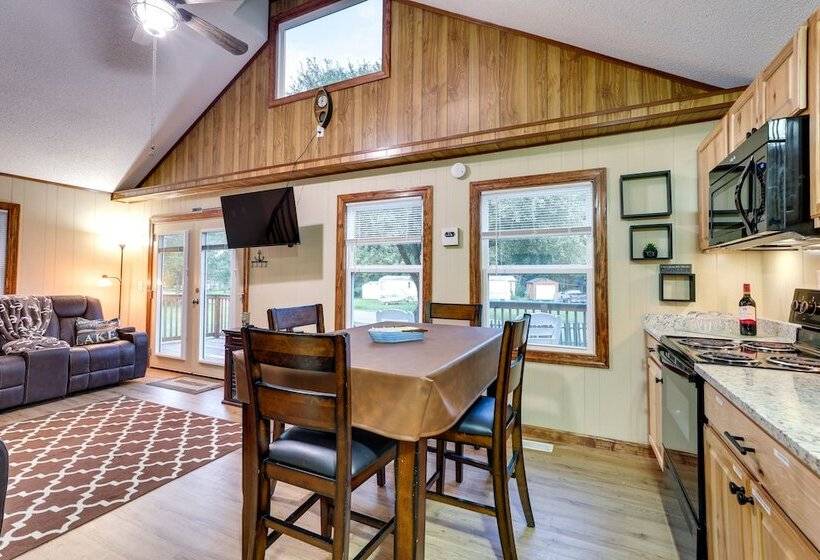 Multi Level Bonneau Cabin: Walk To Lake!