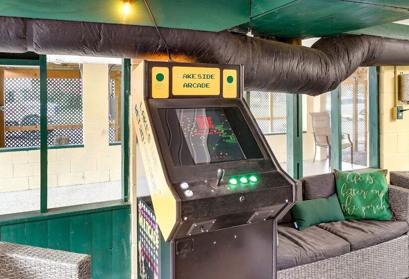 Multi Level Bonneau Cabin: Walk To Lake!