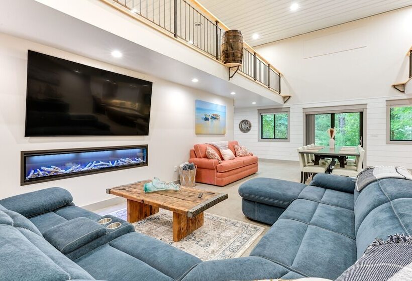 Newly Built West Branch Retreat Near Lake Ogemaw!