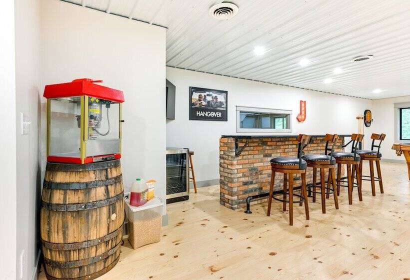 Newly Built West Branch Retreat Near Lake Ogemaw!