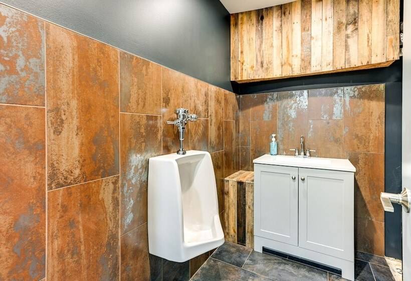 Newly Built West Branch Retreat Near Lake Ogemaw!