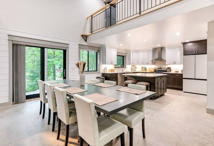 Newly Built West Branch Retreat Near Lake Ogemaw!
