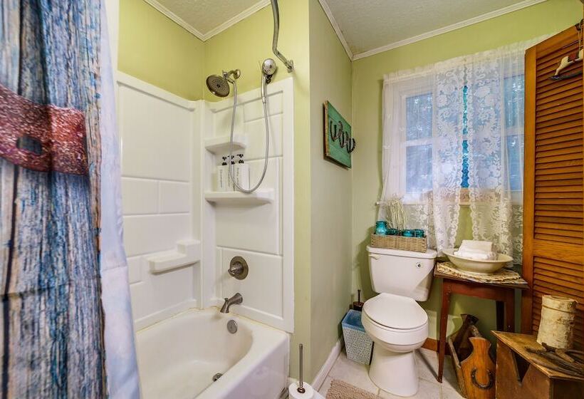 Fire Pit & Mtn Views: North Carolina Abode!