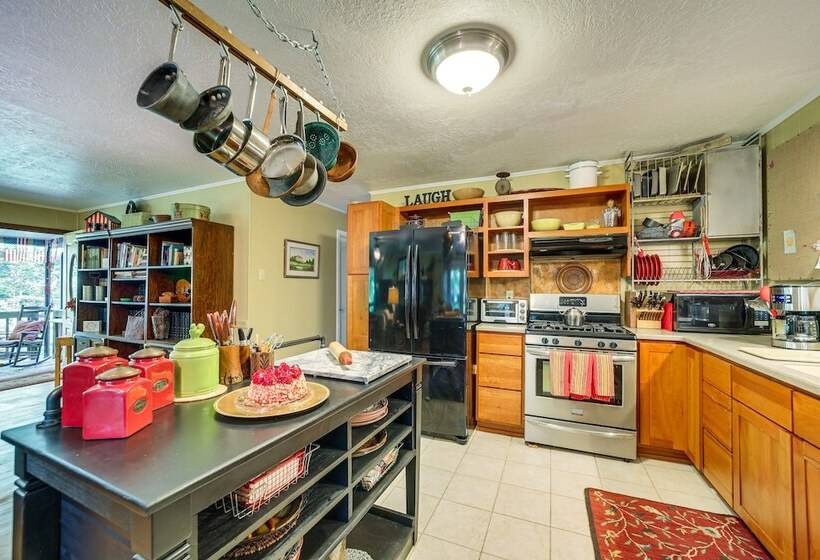 Fire Pit & Mtn Views: North Carolina Abode!