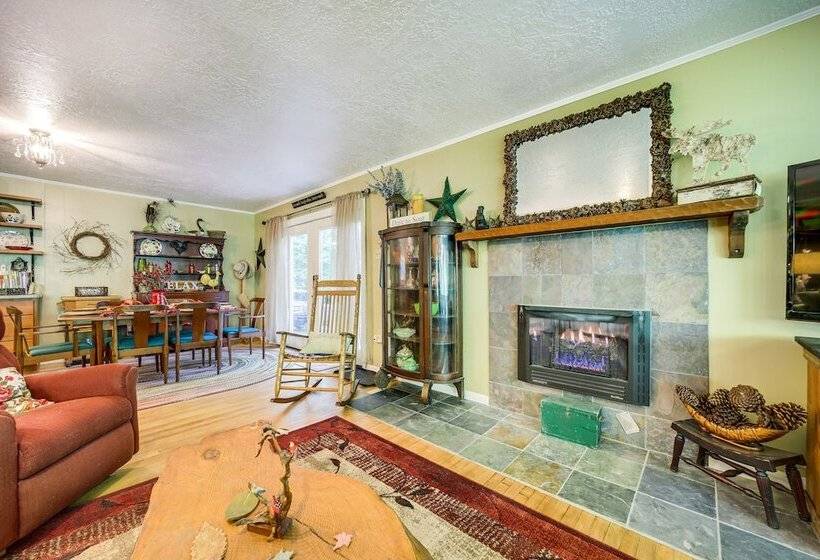 Fire Pit & Mtn Views: North Carolina Abode!