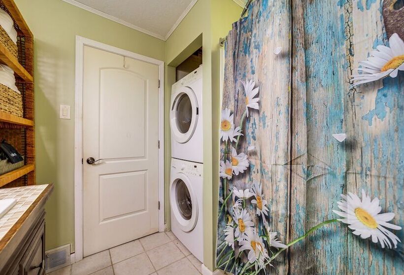 Fire Pit & Mtn Views: North Carolina Abode!