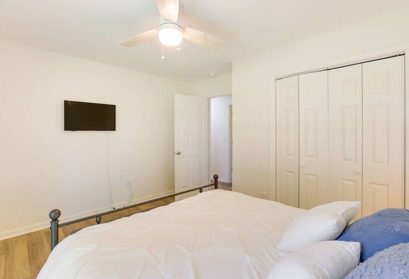 Northport Game Day Getaway: 5 Mi To University!