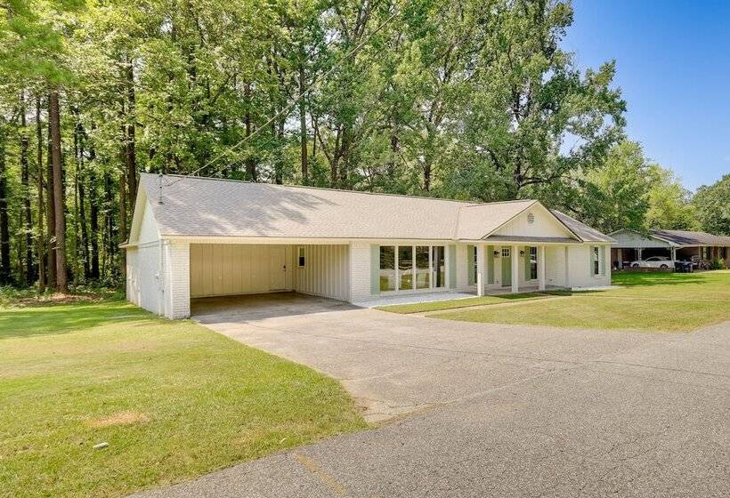 Northport Game Day Getaway: 5 Mi To University!