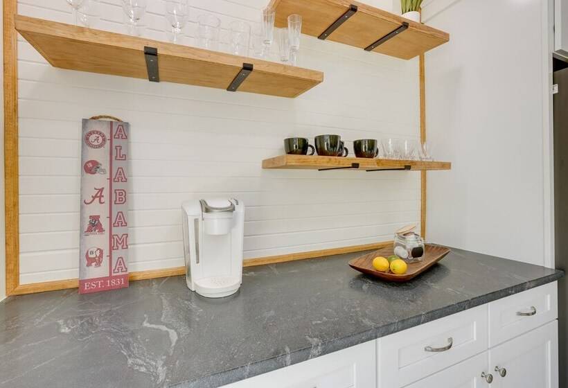 Northport Game Day Getaway: 5 Mi To University!