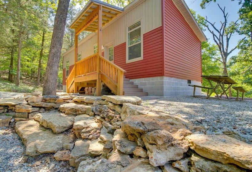 Oakland Oasis: Serene Retreat In The Ozarks