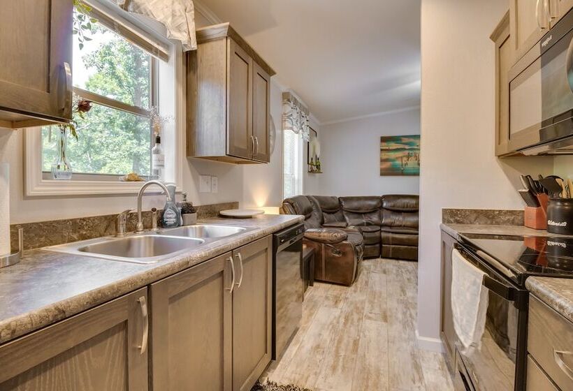 Oakland Oasis: Serene Retreat In The Ozarks