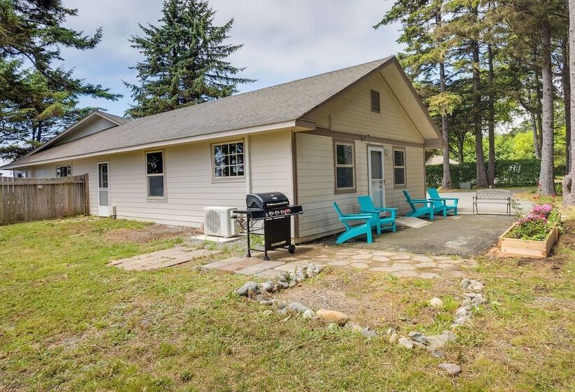 Oceanfront Smith River Cottage: Beach Access!