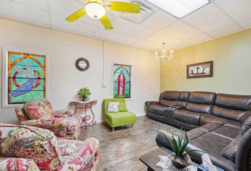 Old Church Retreat  W/ Fire Pit & Air Hockey!