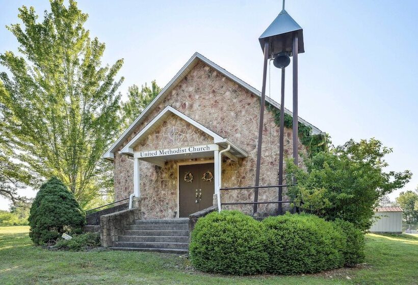 Old Church Retreat  W/ Fire Pit & Air Hockey!