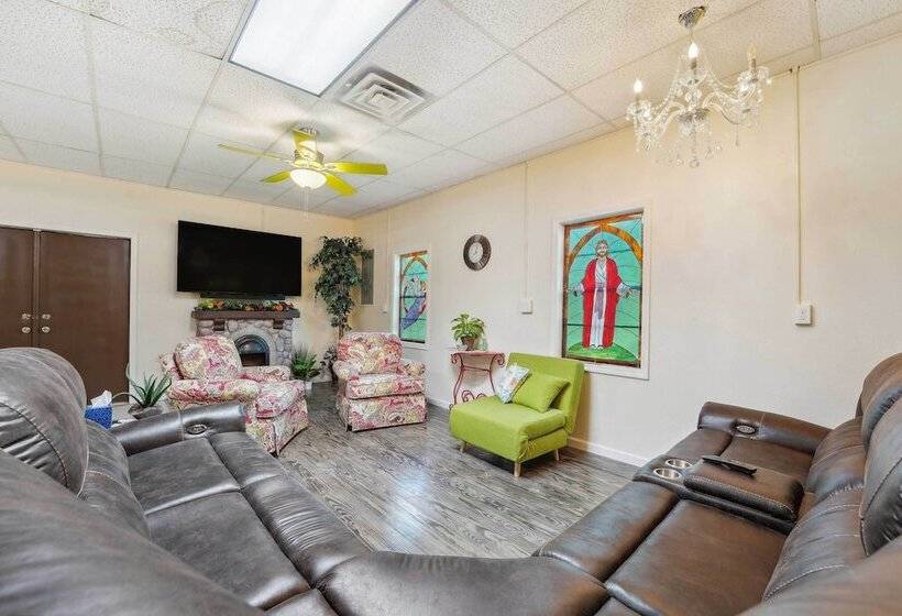 Old Church Retreat  W/ Fire Pit & Air Hockey!