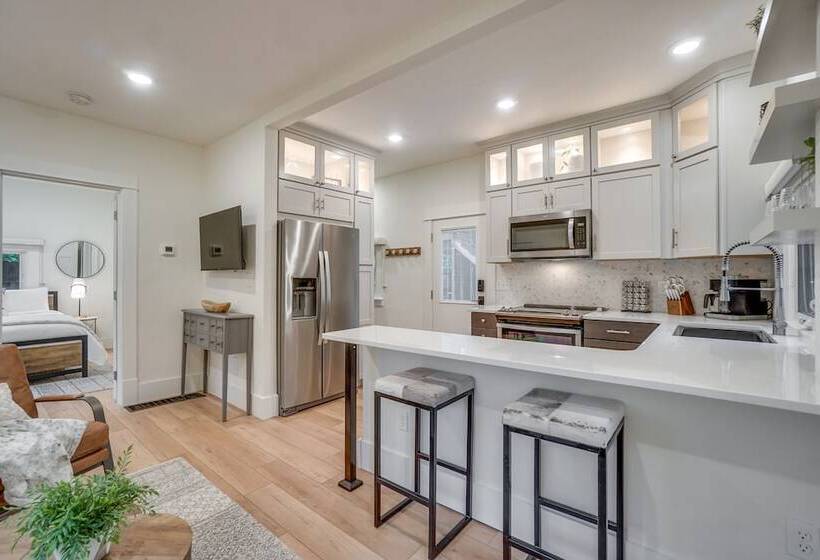 Old Town Carriage House W/ Private Patio