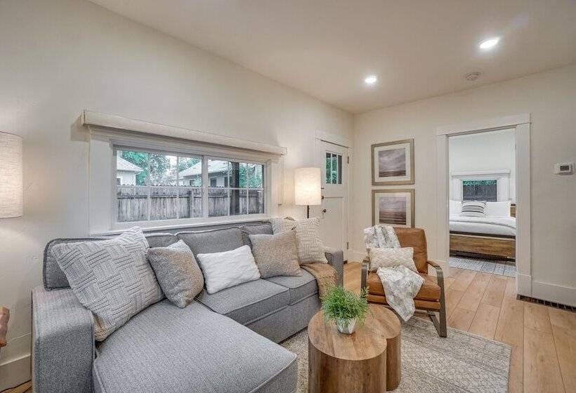 Old Town Carriage House W/ Private Patio