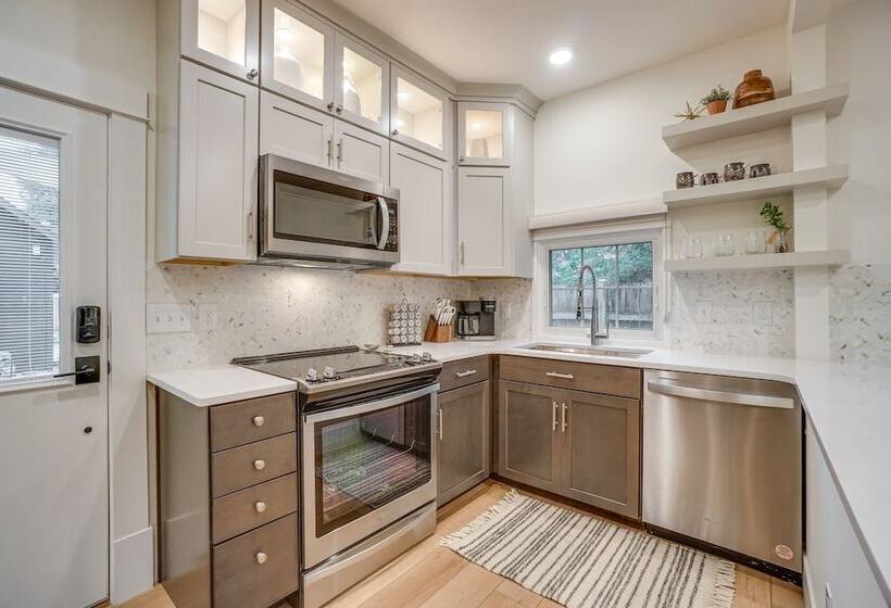 Old Town Carriage House W/ Private Patio