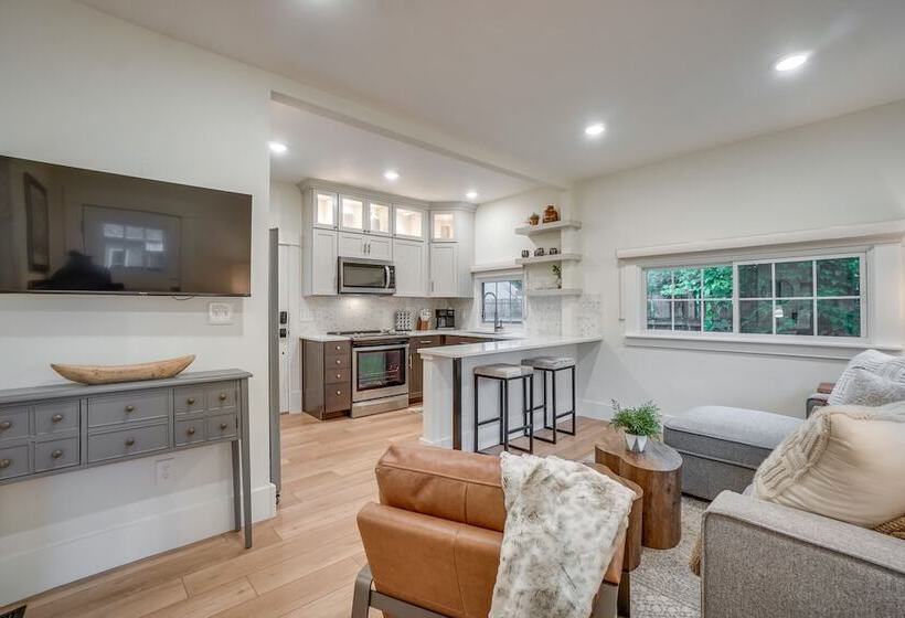 Old Town Carriage House W/ Private Patio