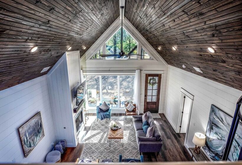Painted Sky  Modern Broken Bow Cabin W/ Hot Tub!
