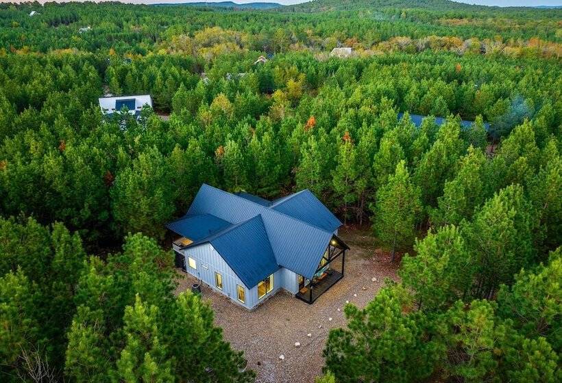 Painted Sky  Modern Broken Bow Cabin W/ Hot Tub!